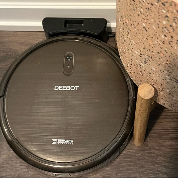 ECOVACS DEEBOT N79S works with Alexa - Picture 1 of 2